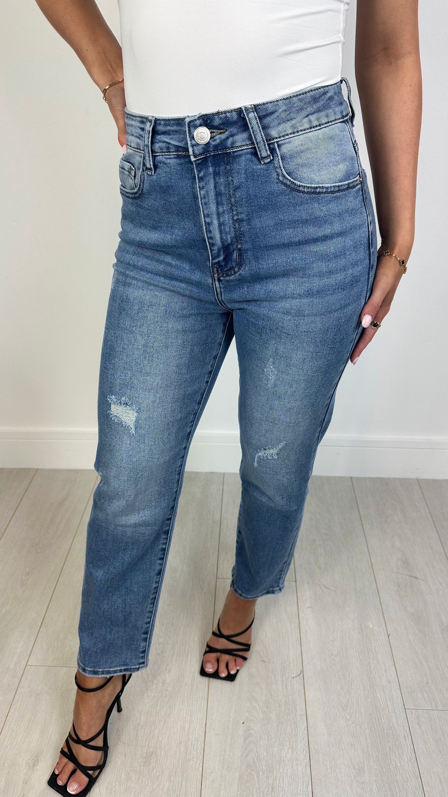 Lucia - Mid Wash High Waist Mom Jean