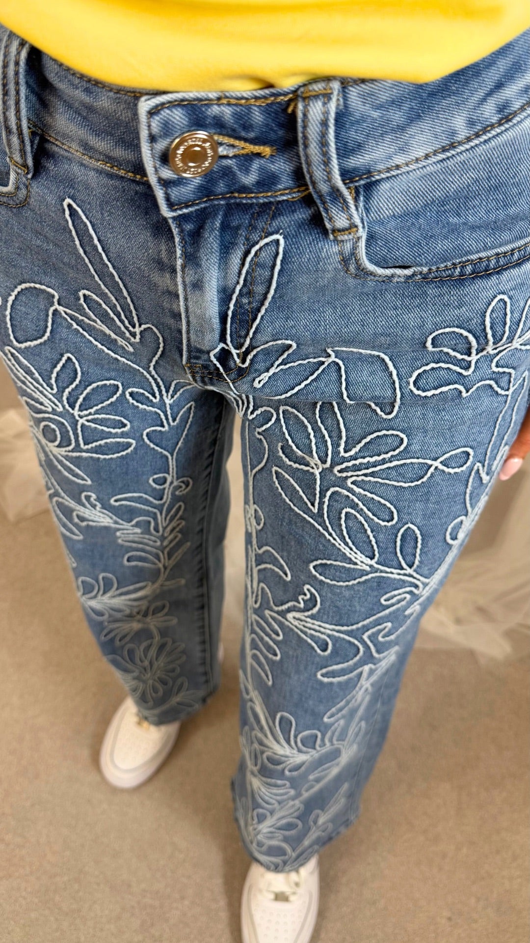 Minnie - Embroidered Crop Jeans