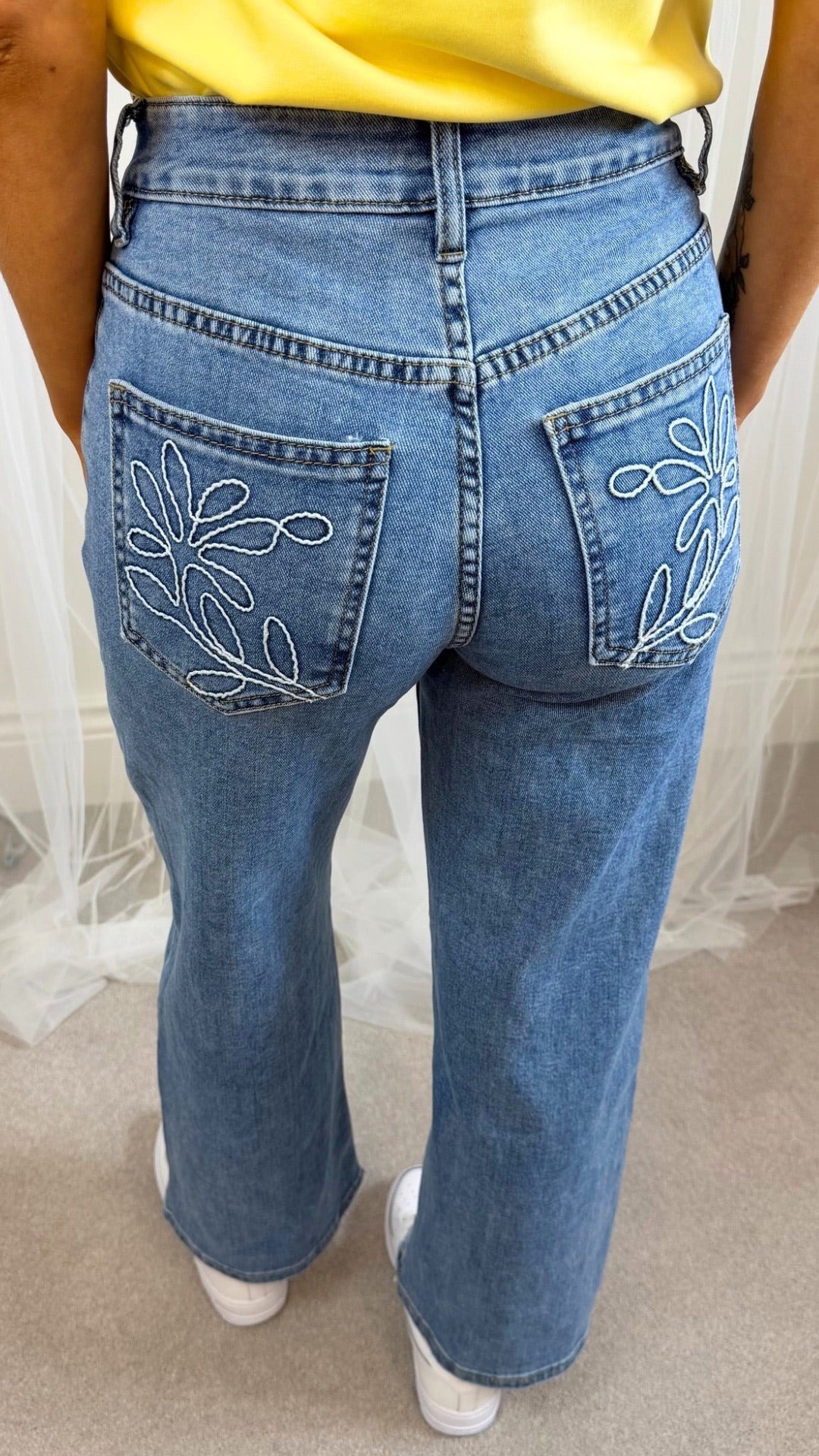 Minnie - Embroidered Crop Jeans